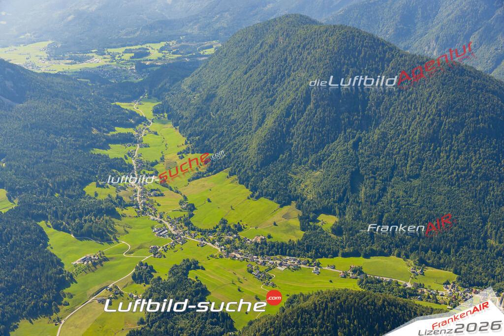 Schöne Luftaufnahme Gschlössl Bad Aussee - Die Luftaufnahme wurde 2025 vom Flugzeug heraus erstellt ( keine Drohne ) - Hochauflösende Luftaufnahme - für professionelle Ausdrucke geeignet. Die Geschenkidee !Mit Lizenz und Bildrechte bestellbar