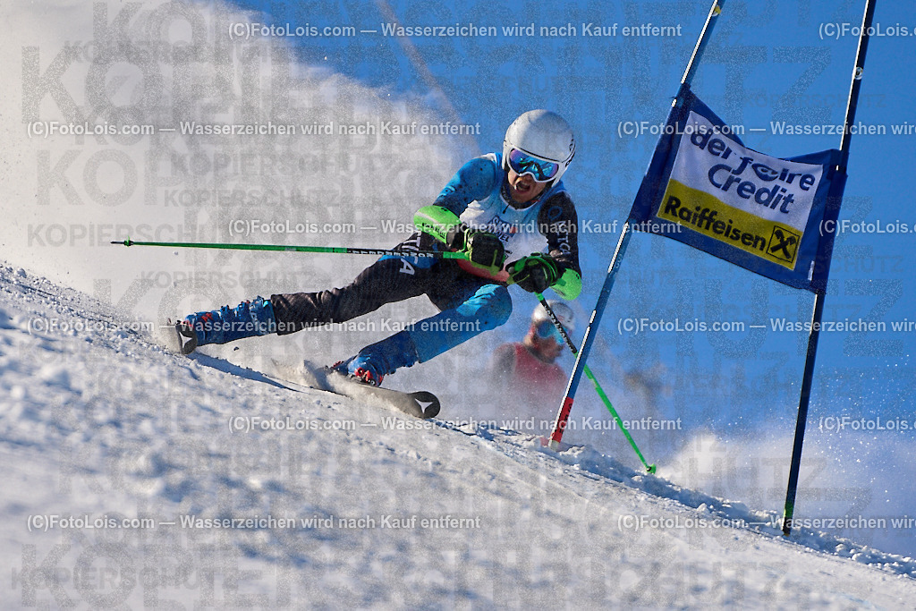 ALP4821_MASTERS-Cup_GS-A Herrn_Soar James | (C)FotoLois.com, Alois Spandl. FIS Masters-Cup Wildschönau, Giant Slalom auf der Piste Schatzberg GS, Siegerehrung auf dem Dorfplatz Niederau, Sa 13. Januar 2024.