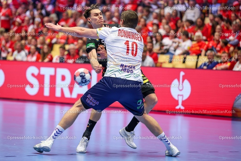 EHF24012603006 | 24.01.2026, Handball, Men's EHF EURO 2026, Deutschland - Norwegen, Jyske Bank Boxen in Herning, Dänemark, Main Round:  Miro Schluroff (Germany #05) im Zweikampf gegen   Vetle Ronningen (Norway #10)