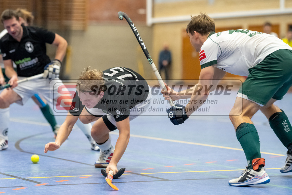 SFE_20231217_0033 | Neuss, Deutschland, 17.12.2023: Finn LangHeinrich (SW Neuss) in Aktion waehrend des Spiels der Halle 1. Bundesliga Herren zwischen SW Neuss vs Uhlenhorst Mülheim im Stadionhalle (SW Neuss) am 17.12.2023 in Neuss, Deutschland. (Foto von Stephan Fehrmann)

Neuss, Germany, 17.12.2023: Finn LangHeinrich (SW Neuss) in action during the game of Halle 1. Bundesliga Herren between SW Neuss vs Uhlenhorst Mülheim in Stadionhalle (SW Neuss) at 17.12.2023 in Neuss, Deutschland. (Foto von Stephan Fehrmann)