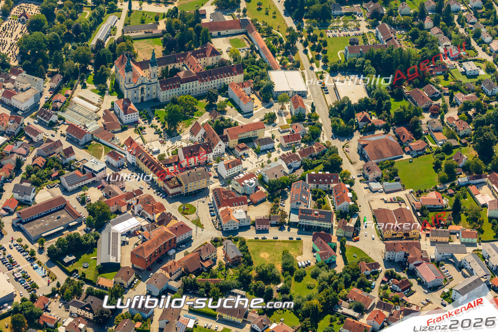 Luftaufnahme der Stadt Fürstenzell - Die Luftaufnahme wurde 2025 vom UL-Flugzeug heraus erstellt ( keine Drohne ) - Hochauflösende Luftaufnahme - für professionelle Ausdrucke geeignet. Die Geschenkidee !Mit Lizenz und Bildrechte bestellbar