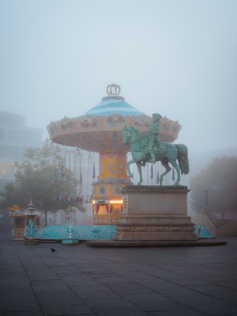 FriederikeFuchs_Schloss | Entdecke exklusive Fotokunst aus Braunschweig: Bildband, Leinwände, Postkarten, Kalender, digitale Downloads & Bildlizenzen. Jetzt im offiziellen Beautiful Braunschweig Shop! - Realisiert mit Pictrs.com