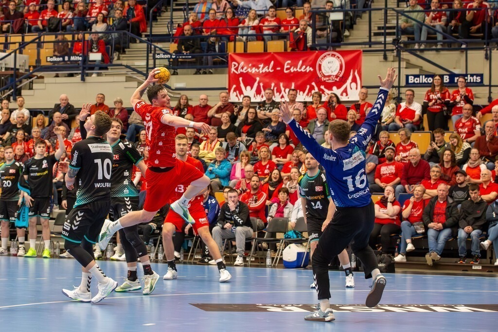 26.04.2024, 2. HBL (Handball-Bundesliga), 30. Spieltag: Eulen Ludwigshafen gegen TuSEM Essen (Endstand 32:37). Jannek Klein (77, Eulen Ludwigshafen) zieht ab | 26.04.2024, 2. HBL (Handball-Bundesliga), 30. Spieltag: Eulen Ludwigshafen gegen TuSEM Essen (Endstand 32:37). Jannek Klein (77, Eulen Ludwigshafen) zieht ab - Realisiert mit Pictrs.com