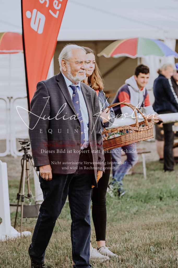 DSC_7644 | Pferde- und Turnierfotografie in Westsachsen. Pferdeportraits, Auftragszeichnungen und intuitive Kunst.