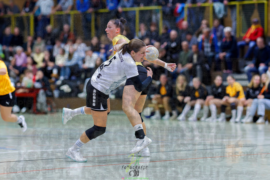 Frauen Oberliga Mitte (HHV); HSG Eibelshausen/Ewersbach - HSG Linden | Frauen Oberliga Mitte (HHV); HSG Eibelshausen/Ewersbach - HSG Linden am 15.11.2025 in Eibelshausen (Holderberghalle)Photo © 2025 - Jörg Heinrich - Realisiert mit Pictrs.com