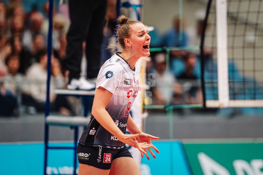 Volleyball | Frauen | Saison 2025/2026 | Volleyball Bundesliga | ETV Hamburger Volksbank Volleys vs. Dresdner SC | 15.11.2025 | Jette Kuipers (#8, Dresdner SC)