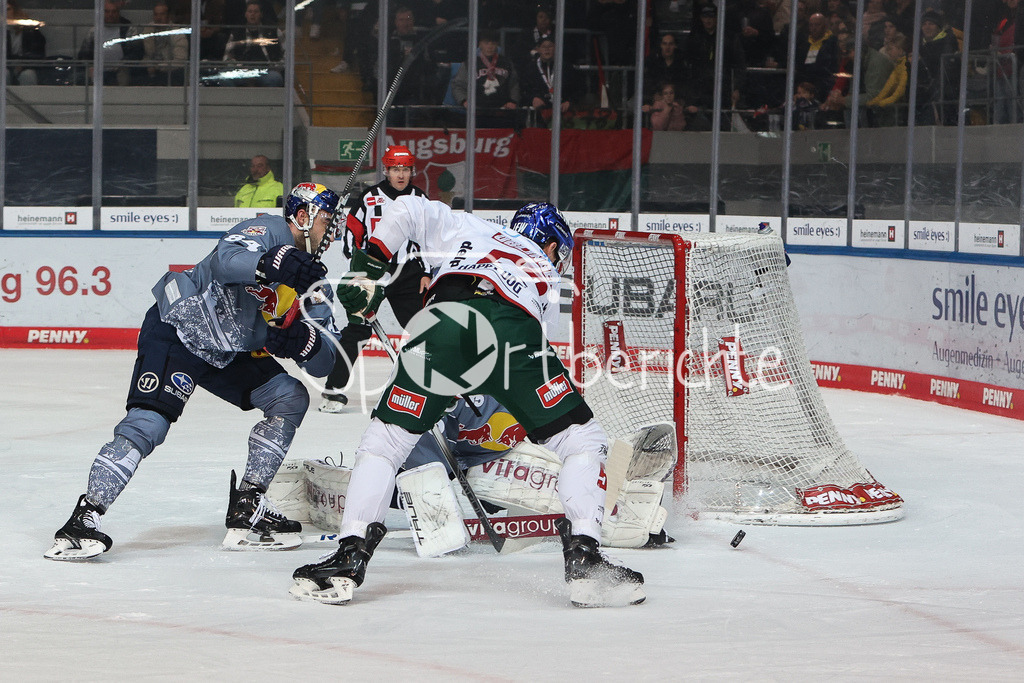 EHC München - Augsburger Panther | in dieser Szene scheitert Alexander OBLINGER (AEV #50) an EHC Keeper Mathias NIEDERBERGER (RBM #35) / Torchance