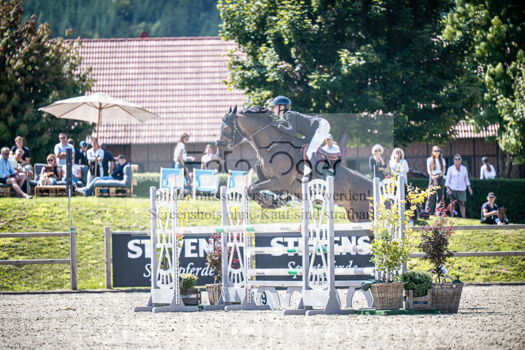 DOS_3721 | Entdecke hochwertige Reitturnierfotos von Foto Oger. Professionell, emotional und authentisch – jetzt Lieblingsmomente im Shop bestellen.Deutschlandweite Turnierfotografie. - Realisiert mit Pictrs.com