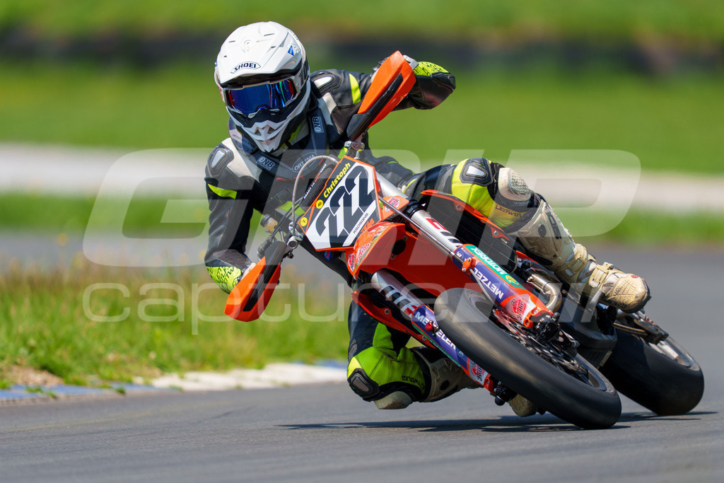 G-Cup + Supermoto Staatsmeisterschaft + Hungarian Supermoto Championship | GRIPcapture steht für authentische Sportfotografie in Österreich – für Momente, die mehr sind als Geschwindigkeit oder Ergebnis. Es geht um Emotion, Spannung, Fokus und den Augenblick, der oft nur einen Wimpernschlag dauert.Ob Motorsport, Teamsport oder 