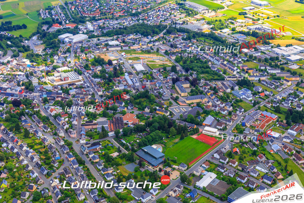 Die Luftaufnahme der Stadt Helmbrechts wurde vom UL-Flugzeug heraus erstellt ( keine Drohne )- hohe Auflösung für beste Qualität