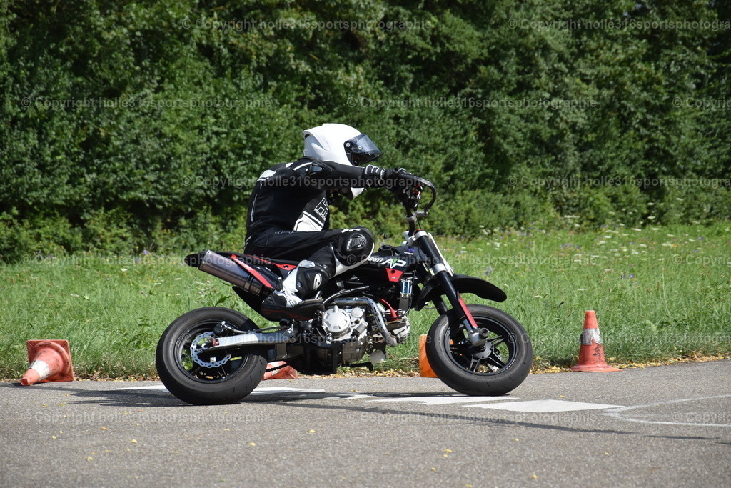 DSC_0873 | Sportfotografie , Motorsport, Motoross, Reitsport, Mointainbike, Enduro,
Landschaft , Outdoor, Eventfotografie, Landschaft, Bilder online bestellen - Realisiert mit Pictrs.com