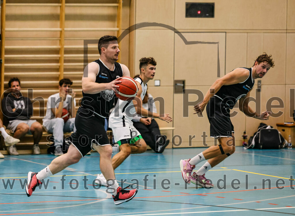 2023-10-08_051_TSV_Vaterstetten_gegen_ESV_Staffelsee | Vaterstetten, Deutschland, 08.10.2023:
Basketball, Bayernliga Herren Süd 2023 / 2024, 3. Spieltag, TSV Vaterstetten gegen ESV Staffelsee, Endergebnis: 62:90

Foto: Christian Riedel / fotografie-riedel.net