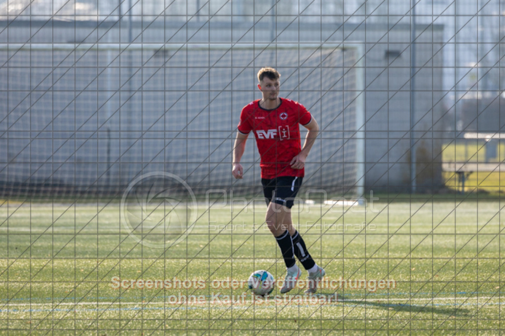 20260117_141749_0082 | #,1.Göppinger SV (rot) vs. FC Esslingen (weiß), Fußball, Freundschaftsspiel, wfv,Saison 2025/2026, Kunstrasenplatz Nord, Hohenstaufenstr. 116, 73033 Göppingen, 17.01.2026 - 14:00 Uhr,Foto: PhotoPeet-Sportfotografie/Peter Harich