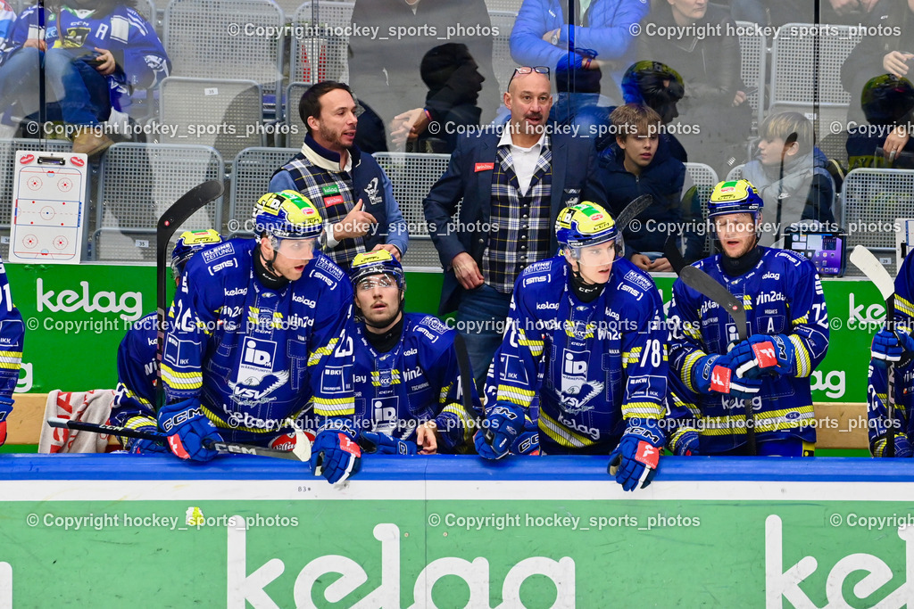 EC IDM WÄRMEPUMPEN VSV vs. Steinbach Black Wings Linz | Spielerbank EC VSV, Herbert Hohenberger Sportdirektor EC VSV, Marco Pewal Assistant Coach EC VSV, EC IDM WÄRMEPUMPEN VSV vs. Steinbach Black Wings Linz, EC IDM WÄRMEPUMPEN VSV vs. Steinbach Black Wings Linz am 28.11.2025 in Villach (Stadthalle Villach), Austria, (Photo by Bernd Stefan)