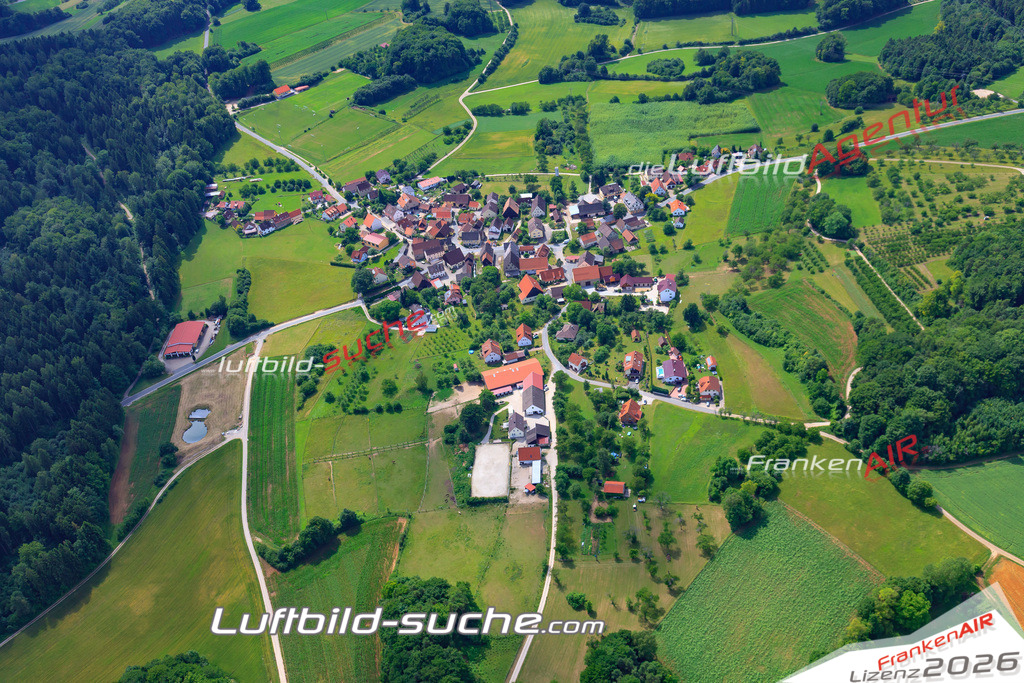 Die Luftaufnahme der Stadt Graefenberg wurde 2017 vom Flugzeug heraus erstellt ( keine Drohne )- hohe Auflösung für beste Qualität