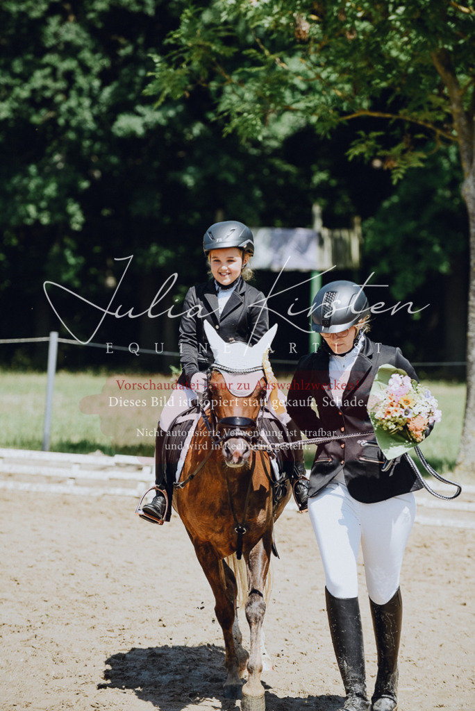 DSC_2694 | Pferde- und Turnierfotografie in Westsachsen. Pferdeportraits, Auftragszeichnungen und intuitive Kunst.