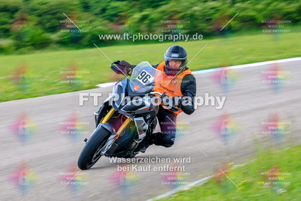 MotoTeam-3250 | Hier findet Ihr Bilder von Touristenfahrten auf der Nürburgring Nordschleife oder von anderen Veranstaltungen die ich besucht habe. Viel Spass beim Durch Schauen 