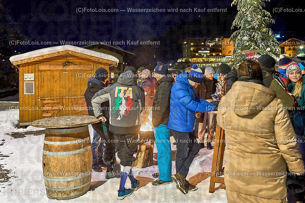 ALP5100_MASTERS-Cup_GS_Siegerehrung | (C)FotoLois.com, Alois Spandl. FIS Masters-Cup Wildschönau, Giant Slalom auf der Piste Schatzberg GS, Siegerehrung auf dem Dorfplatz Niederau, Sa 13. Januar 2024.