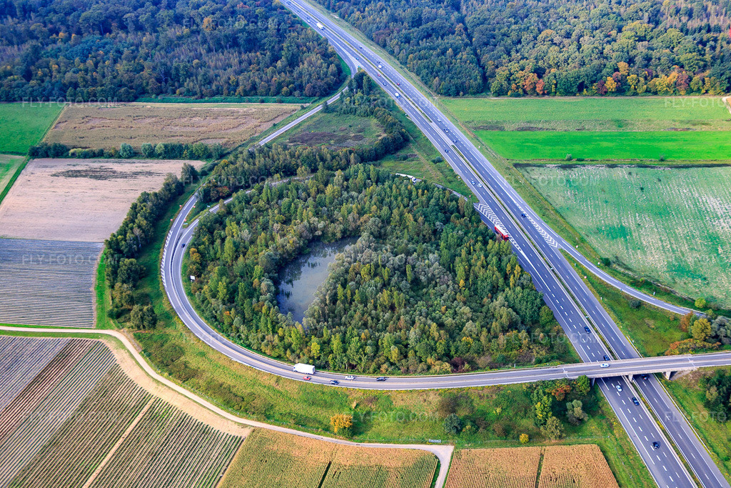 Aerial view: A5/A35 motorway junction in Vendenheim in the state Bas-Rhin, France. – Photo: IMG_074125.jpg taken on 10/04/2014 by Werner Riehm/FLY-FOTO.com – Resolution of the original: 5097 x 3398 px