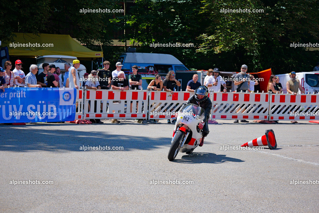 P1036879-2 | Erleben Sie atemberaubende, hochqualitative Fotos Ihrer Fahrt entlang der malerischen Alpenstraßen. Besuchen Sie alpineshots.com, um professionelle Aufnahmen Ihrer unvergesslichen Reise zu finden und zu kaufen - Realisiert mit Pictrs.com