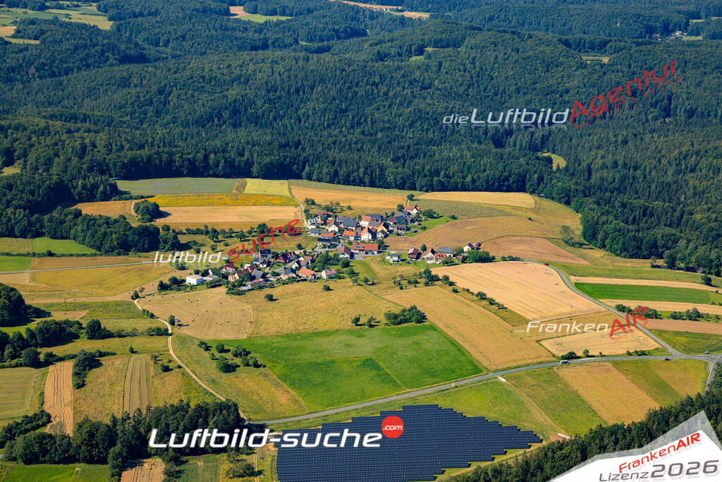 Das Luftbild zeigt : Neudorf Obertrubach - Die Luftaufnahme wurde 2024 vom UL-Flugzeug aus erstellt ( keine Drohne ) - Hochauflösende Luftaufnahme - Für grossformatige Ausdrucke geeignet. Die Geschenkidee !Mit Lizenz und Bildrechte bestellbar