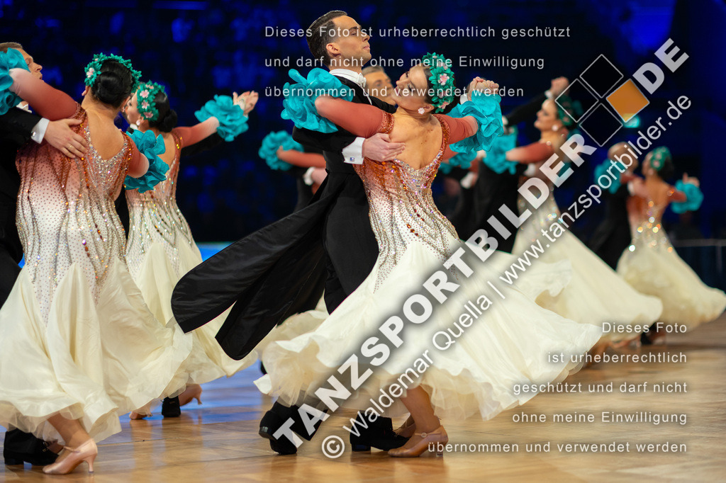 20251206-03082 | Hier finden Sie Tanz Bilder vom Latein und Standard Formationen tanzen. Sportbilder vom Tanzsport. Schöne Fotos und von Weltmeisterschaft, Europameisterschaft, Bundesliga, Regionalliga, Oberliga und Landesliga sowie von GOC Stuttgart, DanceComp, WM Bremen
