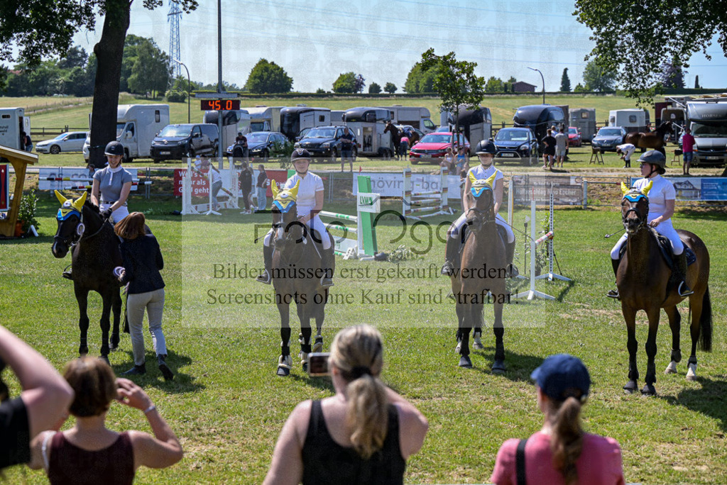 Reitturnier Voxtrup | Entdecke hochwertige Reitturnierfotos von Foto Oger. Professionell, emotional und authentisch – jetzt Lieblingsmomente im Shop bestellen.Deutschlandweite Turnierfotografie. - Realisiert mit Pictrs.com