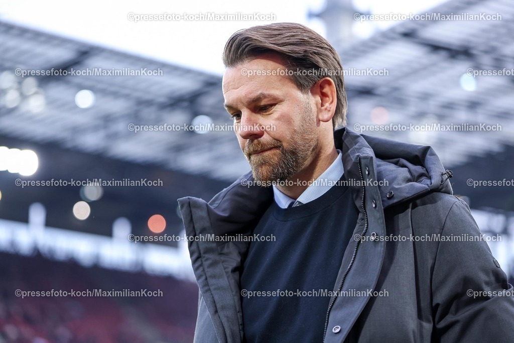 1FC06122501008 | 06.12.2025, Fußball, 1. FC Köln - FC St. Pauli, 1. Fußball Bundesliga, 13. Spieltag, RheinEnergie-STADION, Saison 2025 2026: Sportdirektor Thomas Kessler (1FC Koeln #tk)  DFB regulations prohibit any use of photographs as image sequences and or quasi-video.