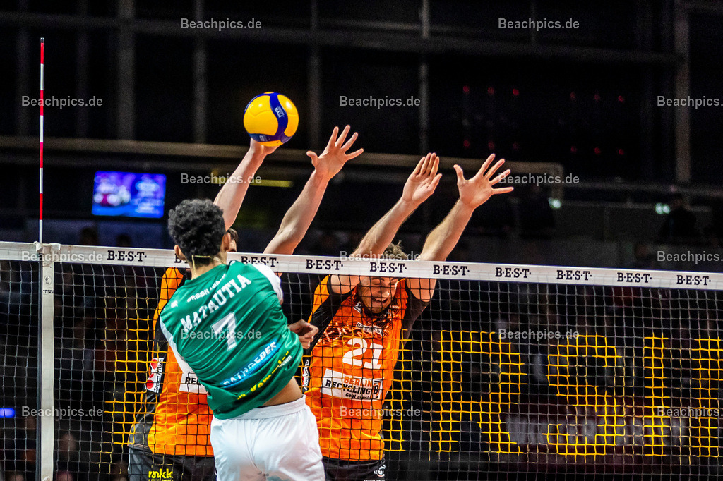 2024-00111597-Bundesliga-BR-Volleys-Haching-München |  16.11.2024; Berlin Foto: Gerold Rebsch - www.beachpics.de