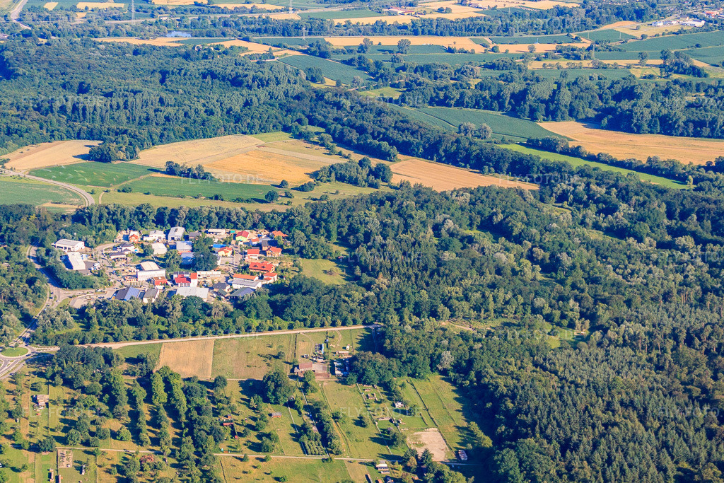 Luftbild: Gewerbegebiet Mittelwegring in Jockgrim im Bundesland Rheinland-Pfalz in Deutschland. Foto: IMG_42565.jpg vom 27.06.2011 durch Werner Riehm/FLY-FOTO.de