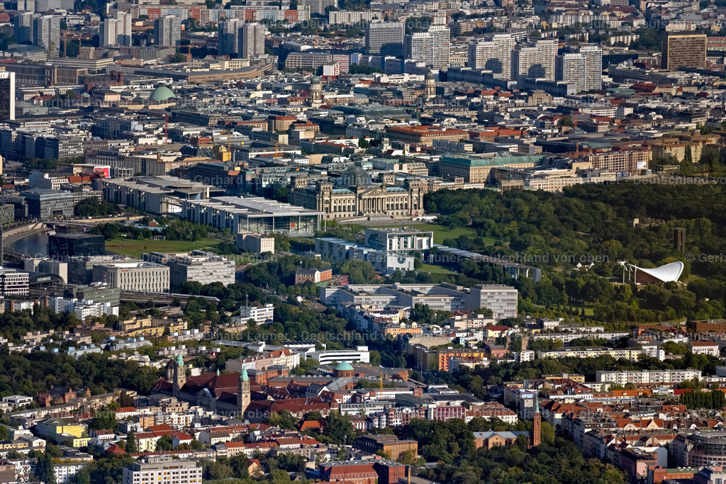 4062435 | BERLIN 08.09.2021 Stadtansicht des Innenstadtbereiches mit Regierungsviertel und Reichstag in Berlin, Deutschland. // City view on down town with Regierungsviertel and Reichstag in Berlin, Germany. Foto: Gerhard Launer
