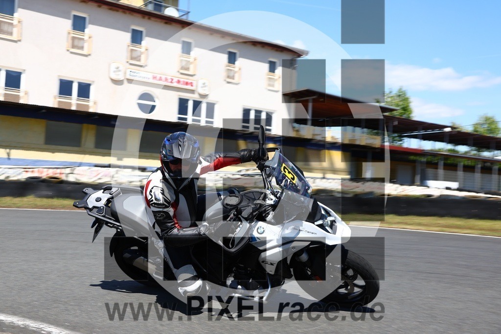 0003-20250512_01887 | Schöne Erinnerungen an spannende Momente - das festzuhalten ist unser Job. PIXELrace.de ist seit 2003 auf den Rennstrecken Europas unterwegs um die Action draußen beim Fahren und die wunderbare Stimmung imm Fahrerlager für euch einzufangen.