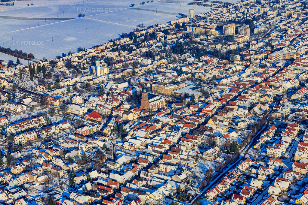 Luftbild: Innenstadt aus Westen bei Schnee im Winter in Kandel im Bundesland Rheinland-Pfalz in Deutschland. Foto: IMG_36278.jpg vom 03.01.2011 durch Werner Riehm/FLY-FOTO.de