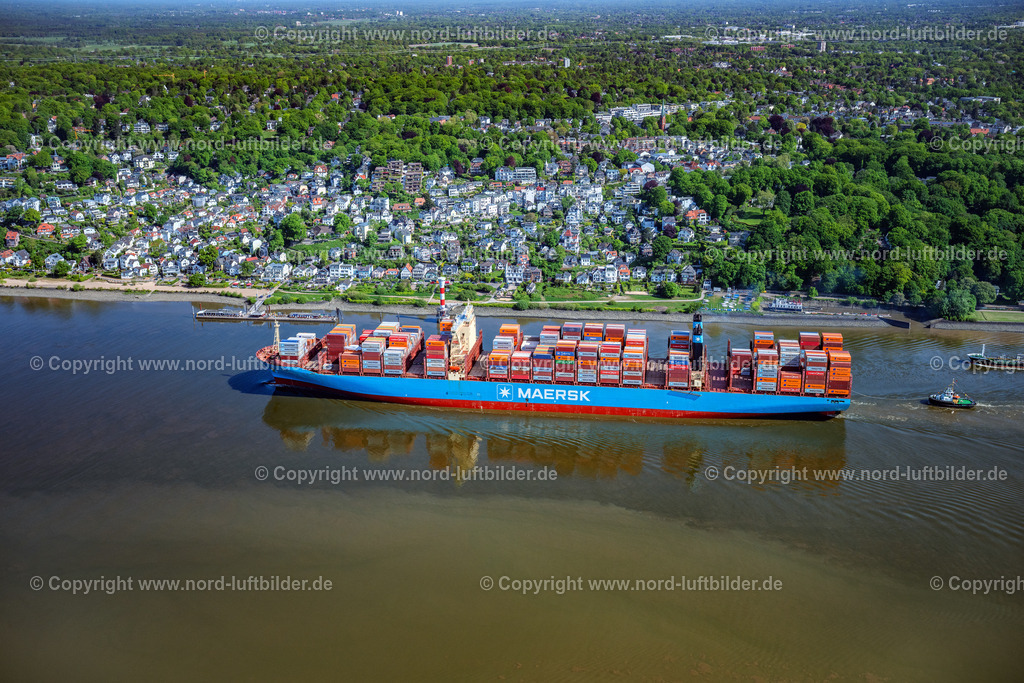 Hamburg_Blankenese_Containerschiff_Maersk_ELS_5809090525 | HAMBURG 09.05.2025 Containerschiff " Maersk " auf der Elbe vor dem Uferbereich im Stadtteil Blankenese in Hamburg. // Container ship "Maersk" on the Elbe in front of the bank area in the Blankenese district of Hamburg. Foto: Martin Elsen