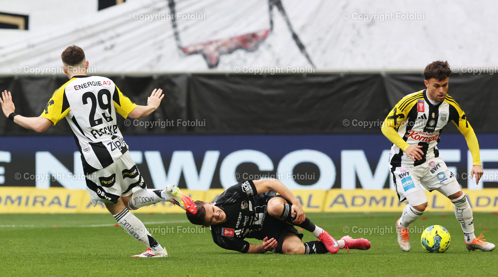 A_LUI_02042025_11 | SPORT FUSS OEFB-CUP HALBFINALE LASK -WAC 02.04.2025 IM BILD:ADIS JASIC (WAC) UND FLORIAN FLECKER UND SASCHA HORVATH (BEIDE LASK) FOTO:FOTOLUI/MW