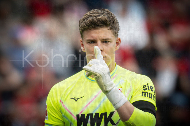 German Bundesliga, Bayer 04 Leverkusen vs. FC Augsburg, 18.04.2026 | LEVERKUSEN, GERMANY - APRIL 18, 2026 :  Keeper Finn Dahmen (FC Augsburg, 1) tries to flukes after an injury during the German Bundesliga match on gameday 30 between Bayer 04 Leverkusen vs. FC Augsburg at BayArena on April 18, 2026 in Leverkusen, Germany. DFL REGULATIONS PROHIBIT ANY USE OF PHOTOGRAPHS AS IMAGE SEQUENCES AND/OR QUASI-VIDEO.