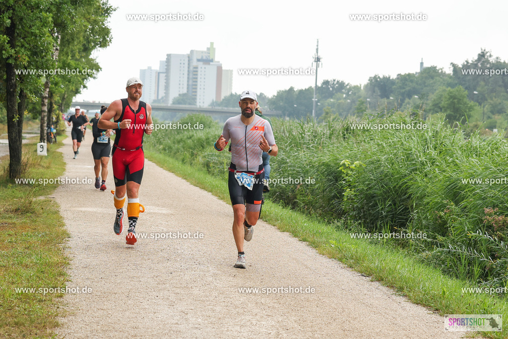 LUR_1719 | 34. M-net Erlanger Triathlon 2025 #erlangertriathlon  #mnettriathlon2025 #mnettriathlon #team #olympischedistanz #mitteldistanz #triathlon #maindonaukanal  #erlangertriathlon2025 #yourpictrs #tv1848 #tv1848erlangen  #triathlonbayern #sportinerlangen #demsportverbunden #sportshot_your_pictrs Copyright: www.sportshot.de