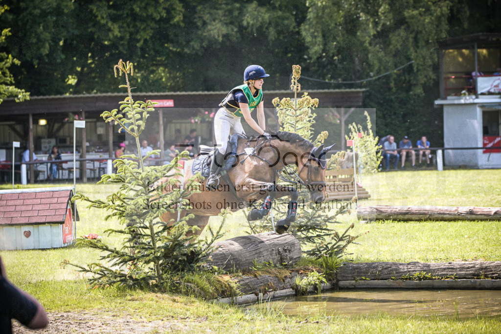 DOS_9762 | Entdecke hochwertige Reitturnierfotos von Foto Oger. Professionell, emotional und authentisch – jetzt Lieblingsmomente im Shop bestellen.Deutschlandweite Turnierfotografie. - Realisiert mit Pictrs.com