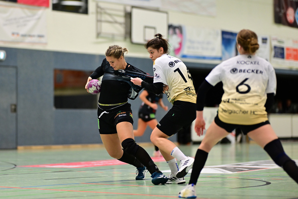 Handball I Frauen I Saison 2024-2025 I 2. HBF I 20. Spieltag I HL Buchholz 08-Rosengarten - Bergischer HC | Der Sportfotograf. - Realisiert mit Pictrs.com