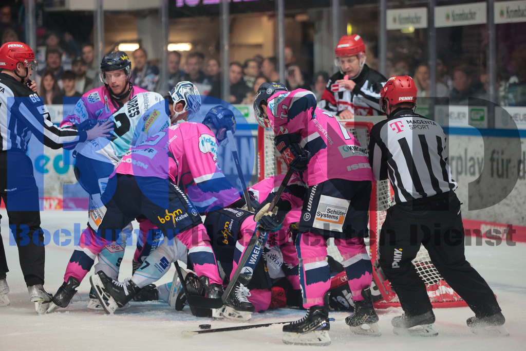 SES_ISEDRE20251010-52 | bond - Realisiert mit Pictrs.com