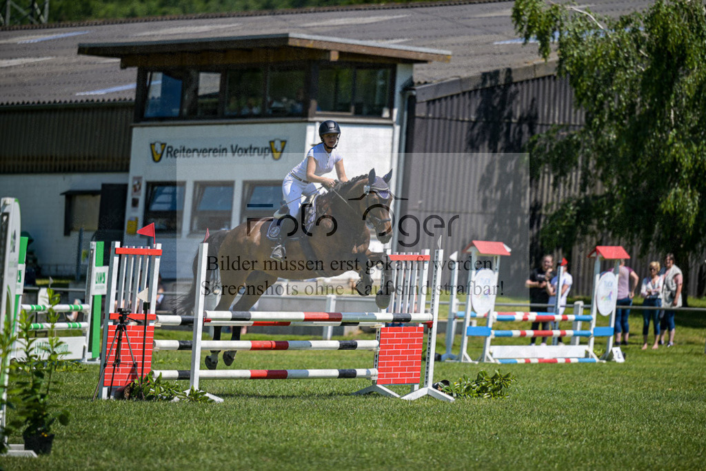 Reitturnier Voxtrup | Entdecke hochwertige Reitturnierfotos von Foto Oger. Professionell, emotional und authentisch – jetzt Lieblingsmomente im Shop bestellen.Deutschlandweite Turnierfotografie. - Realisiert mit Pictrs.com