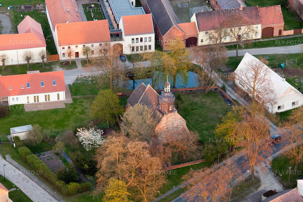 Luftbild: Kirchengebäude Fläming im Ortsteil Werbig in Niederer im Bundesland Brandenburg in Deutschland. Foto: IMG_26141.jpg vom 23.04.2010 durch Werner Riehm/FLY-FOTO.de