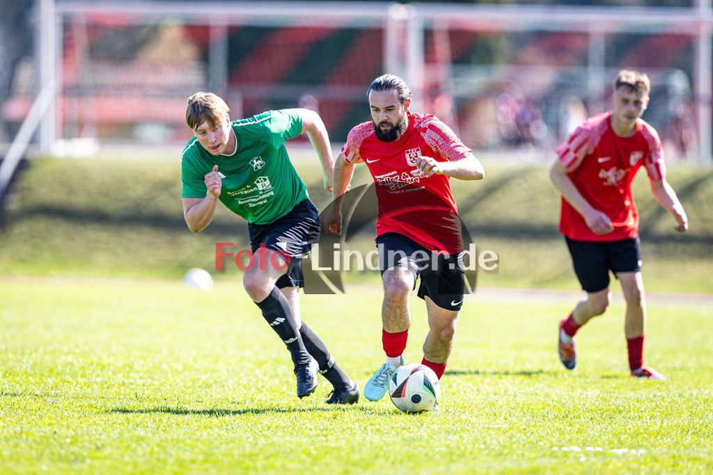 TSV Peißenberg gegen Lenggrieser SC | Fußball Herren Kreisliga Gruppe 1 Zugspitze 2025/26 19. Spieltag, TSV Peißenberg gegen Lenggrieser SC, 20260411,Zweikampf,2026-04-11 in Peißenberg (Sportzentrum Peißenberg, Platz 1), Max FRANKE (Lenggries SC 12), Ramon MESSNER (TSV Peißenberg 10)Copyright: WolfgangxLindner www.foto-lindner.de