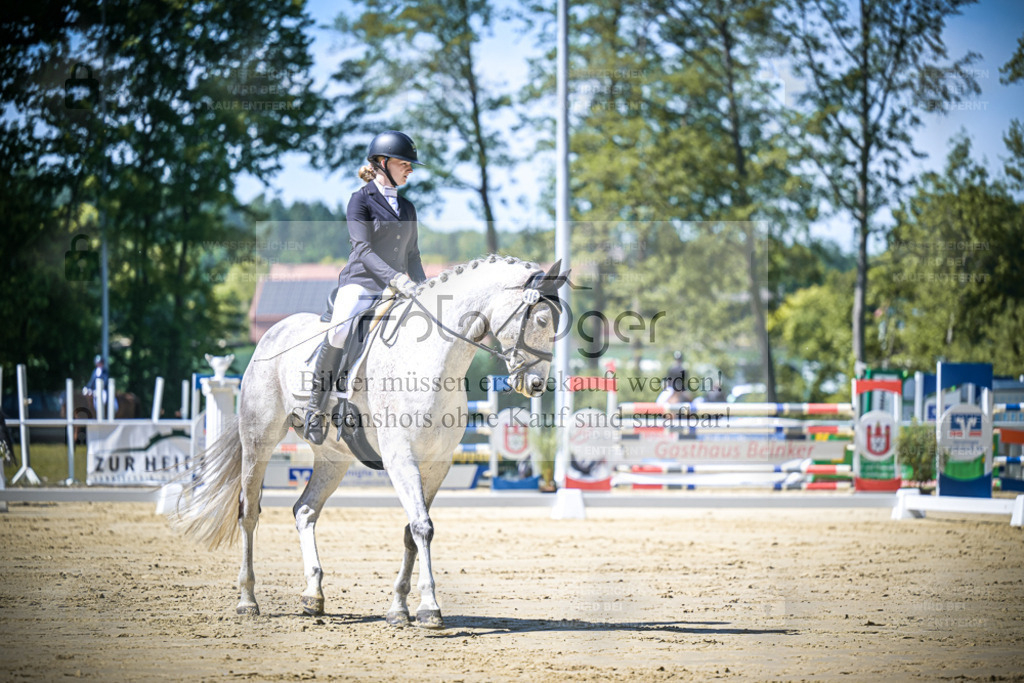 DOS_8170 | Entdecke hochwertige Reitturnierfotos von Foto Oger. Professionell, emotional und authentisch – jetzt Lieblingsmomente im Shop bestellen. - Realisiert mit Pictrs.com
