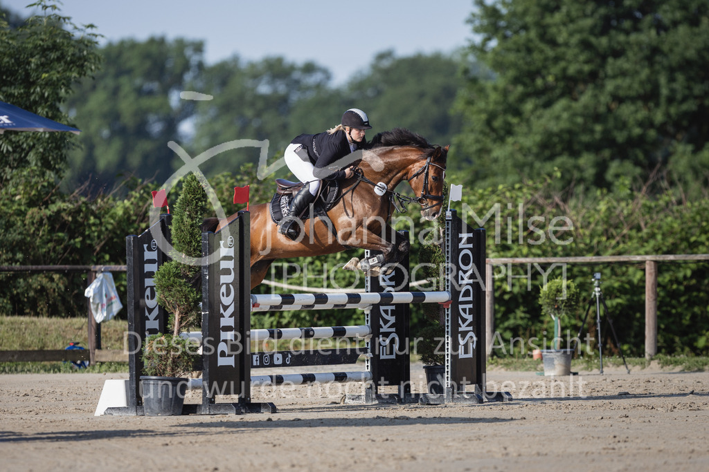 230624_PfSpTa_A2-Spr-132 | Deine schönsten Turniermomente als professionelle Fotos! Entdecke hochwertige Pferdesport-Fotografie im Online-Shop. Jetzt Fotos finden & bestellen!
