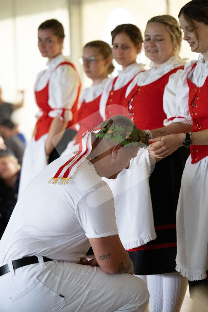 Rigi2025_3206 | Die Schwinger des Schwyzer Kantonalen Schwingerverbandes: Fotos, die Dynamik und Leidenschaft festhalten, sowie emotionale Momente aus dem traditionellen Schwingsport zeigen. - Realisiert mit Pictrs.com