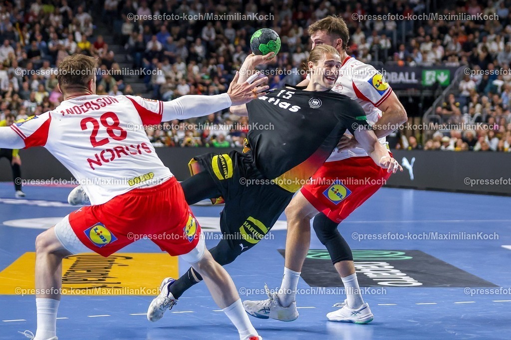 xKWIx17052601055 | 17.05.2026, xkwix, Handball, Länderspiel, Deutschland - Dänemark , Lanxess-Arena in Köln:  Juri Knorr (Germany #15) beim Torwurf und Zweikampf gegen Niclas Vest Kirkelokke (Denmark #3) und Lasse Andersson (Denmark #28) Photo: xKamilxWilkowskixPressefotoKochx