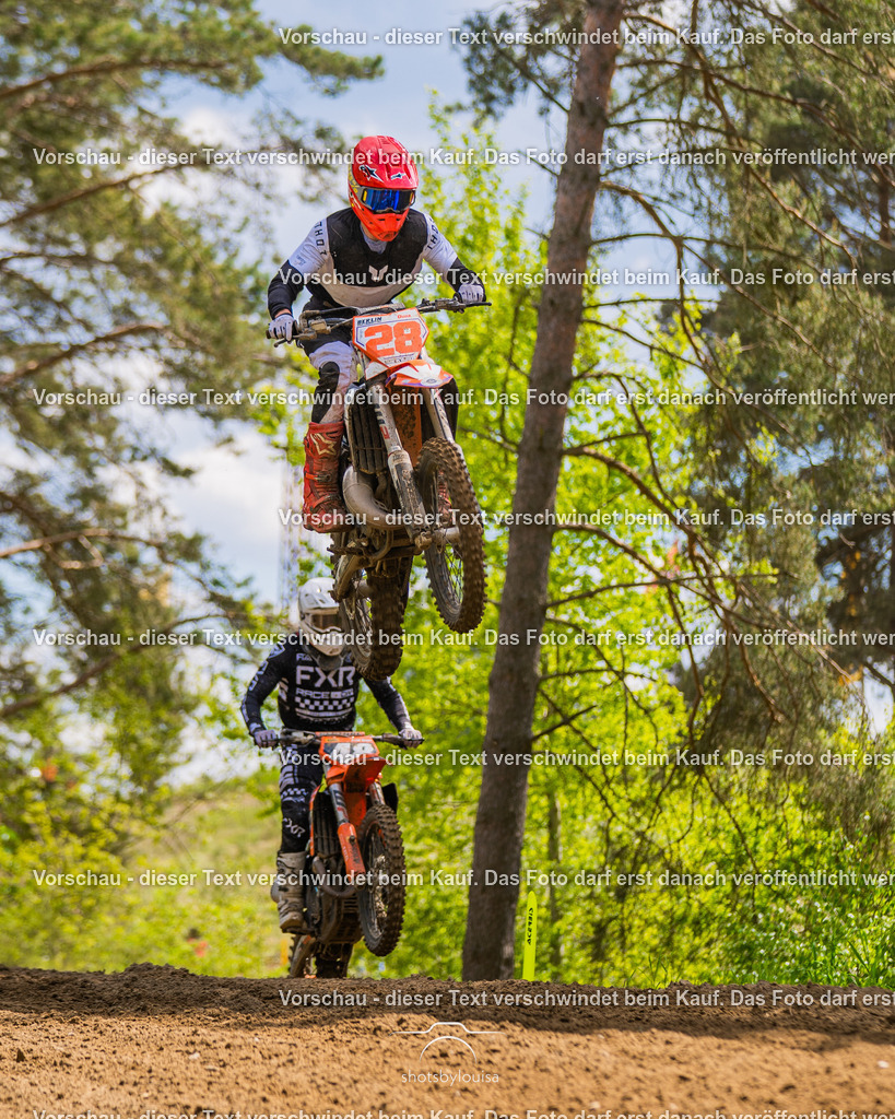 20260517_Templin-6665 | Sportfotografin aus Berlin-Brandenburg mit Fokus auf Motocross. Ich halte deine sportliche Leistung und echte Emotionen auf und neben der Strecke professionell fest. Entdecke die Fotos von deinem Rennen und bestelle sie direkt hier im Shop.
