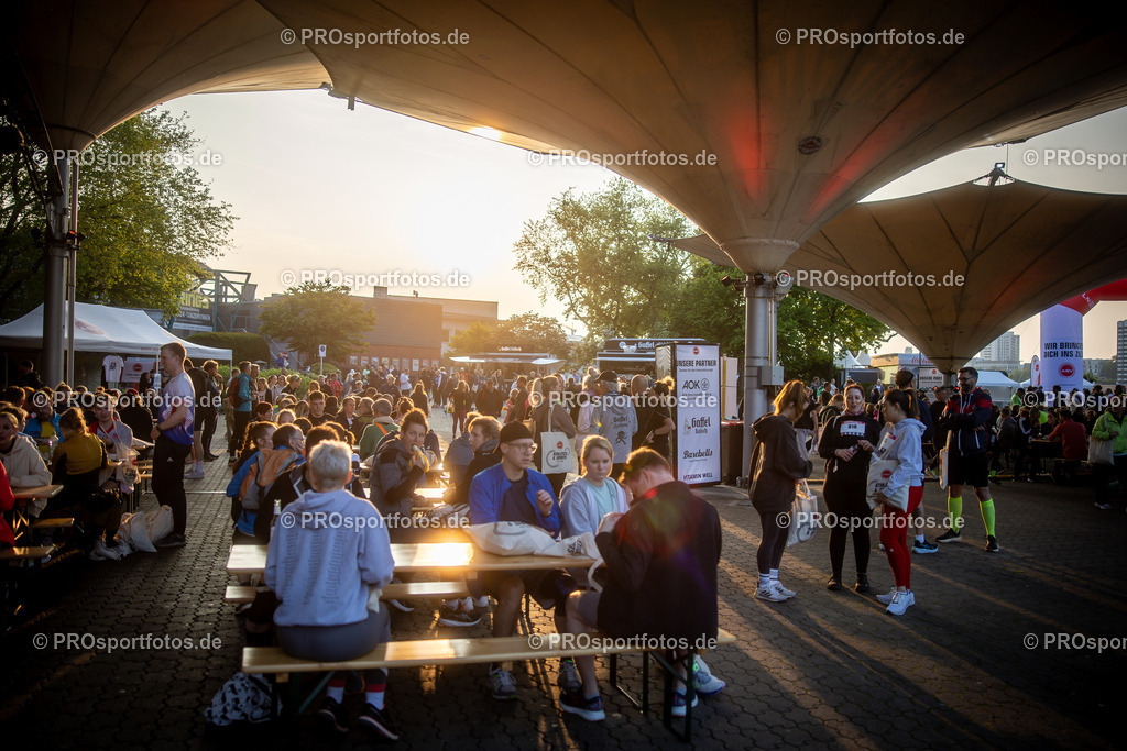 21. ASV Nachtlauf; Koeln, 08.05.24 | Impressionen vom 21. ASV Nachtlauf am 08.05.24 am Tanzbrunnen in Koeln. Foto: BEAUTIFUL SPORTS/Axel Kohring