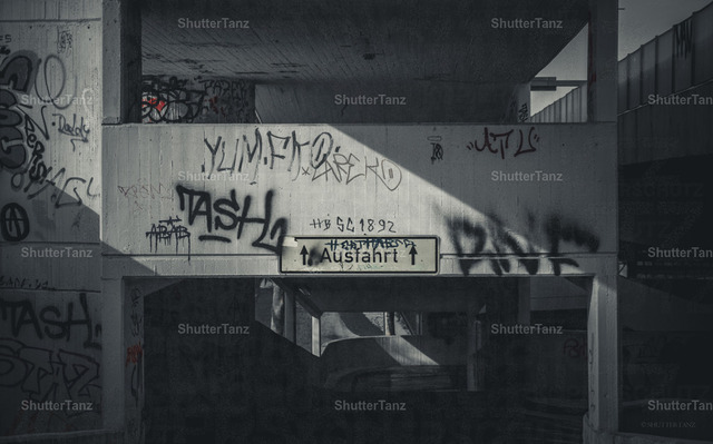 Exit | SHUTTERTANZ - Realisiert mit Pictrs.com